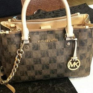 Beautiful like new Michael Kors bag
